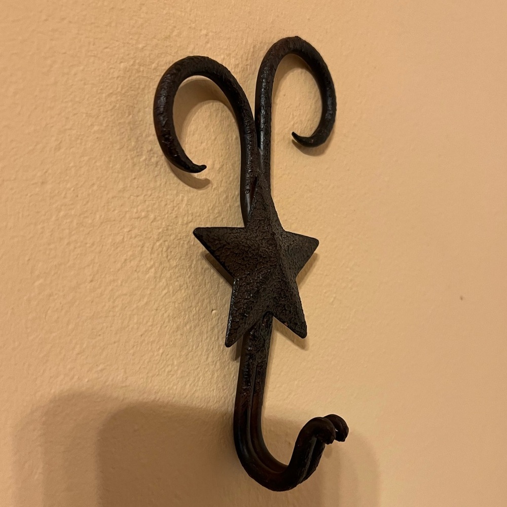 Handcrafted Primitive Stars Decor
Lot (4) For Your Home 🤩 - Picture 7 of 16